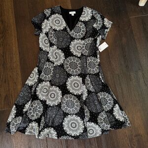 NWT Black and White Fit and Flare Dress - Size XL - Comfortable